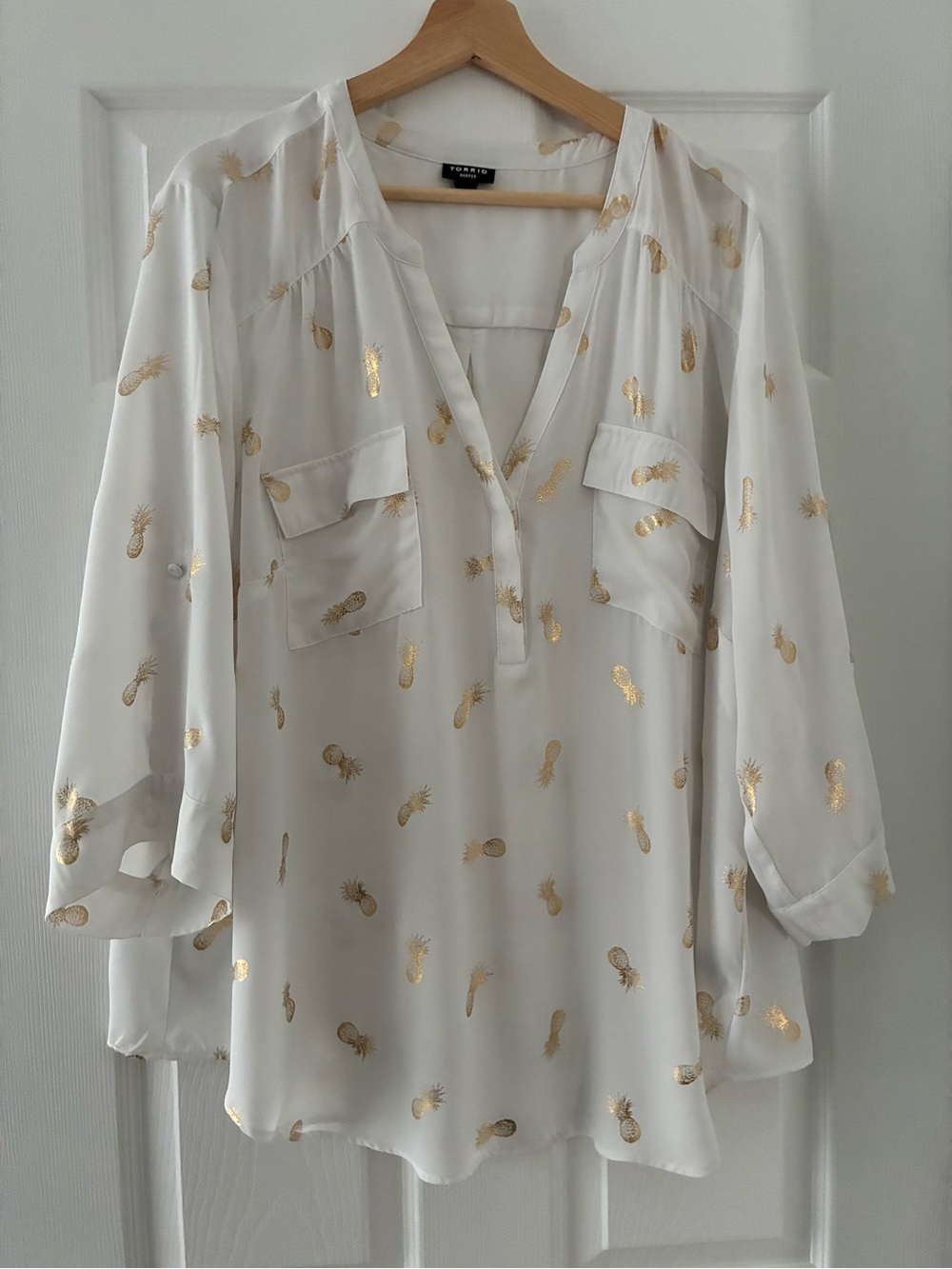 torrid White Blouse with Gold Pineapple Accents